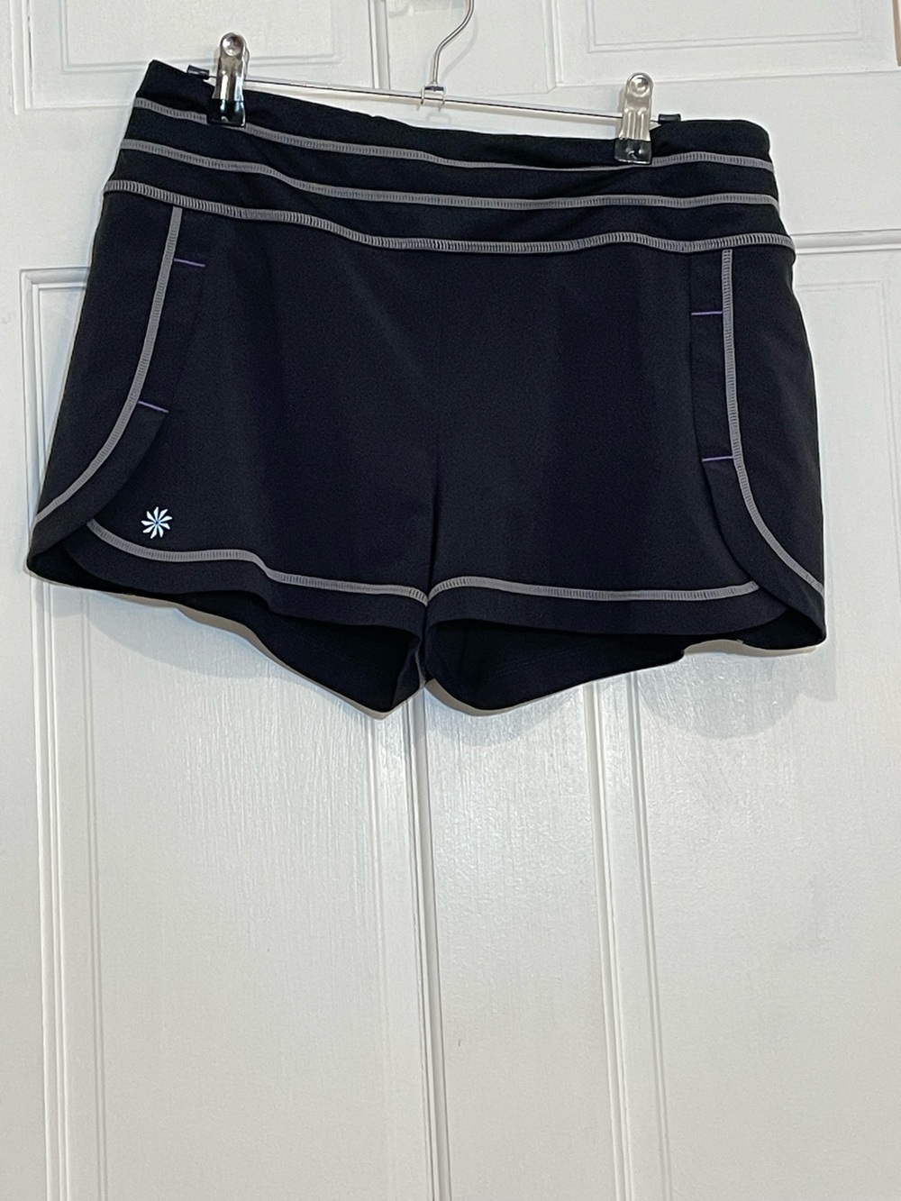 Athleta Stability Running Shorts Women’s Medium Black Gray Trim Zip Pocket lined